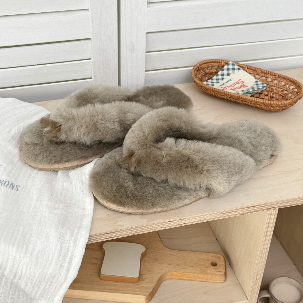 AUSTRALIAN SHEPHERD® UGG Thongs Women Fluffy Slides Farah AS 2086