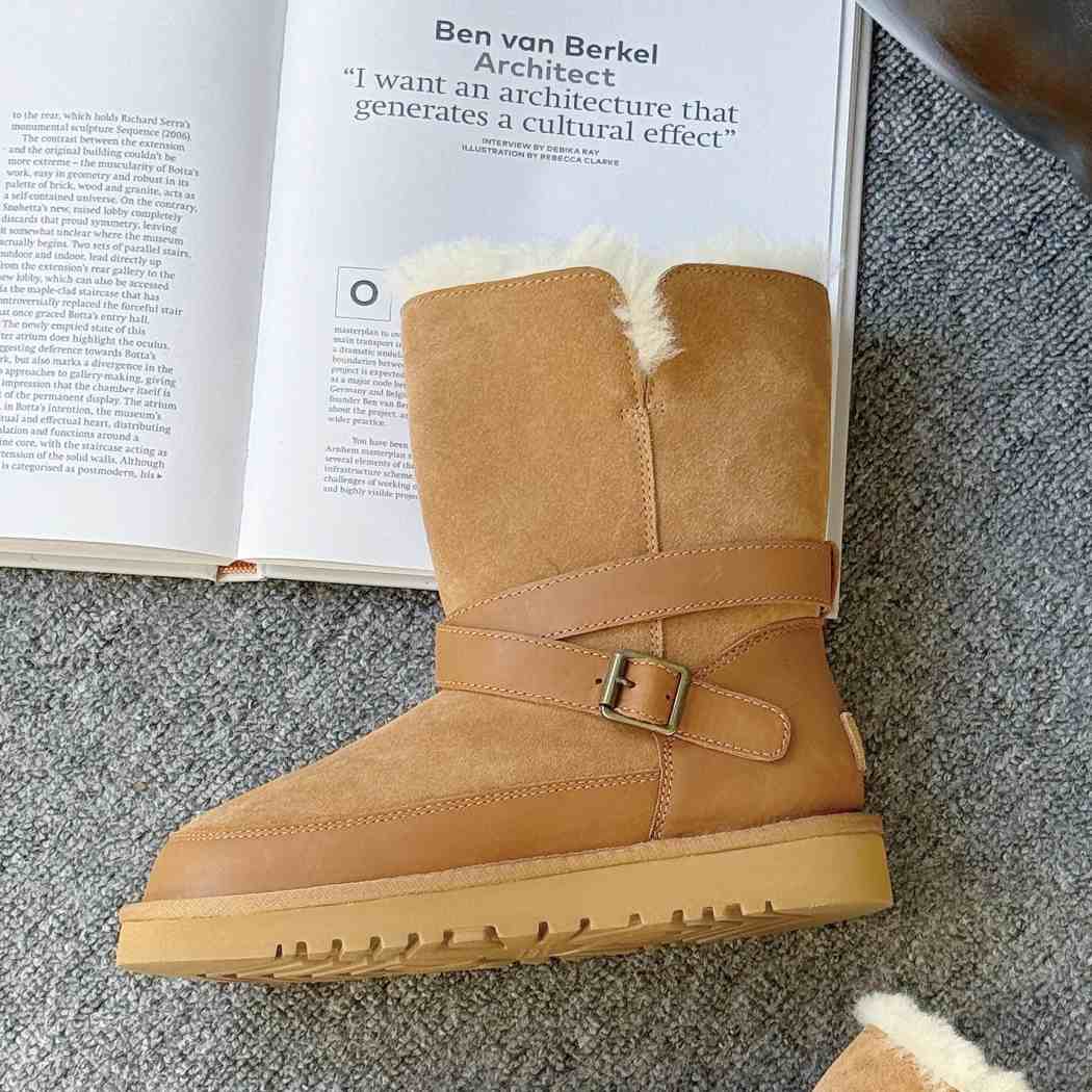 AUSTRALIAN SHEPHERD® Halvik Buckle Short Sheepskin UGG Boots AS 3136