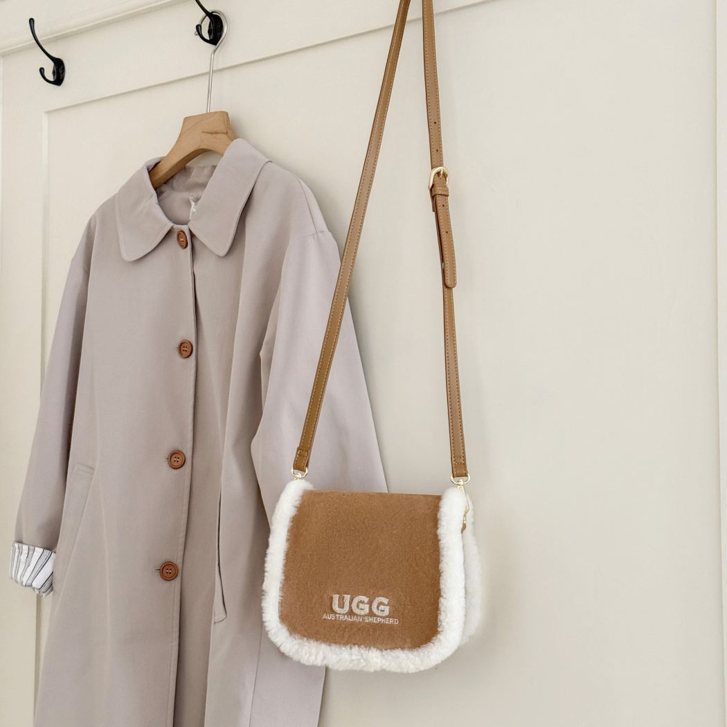 AUSTRALIAN SHEPHERD® Fluffy Wool Over Shoulder Messenger Bag ASA 025