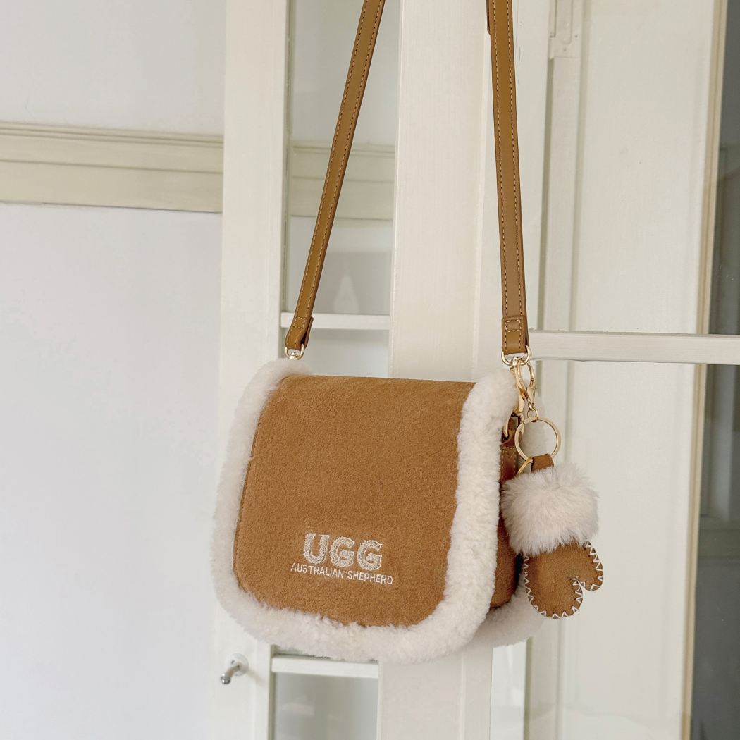 AUSTRALIAN SHEPHERD® Fluffy Wool Over Shoulder Messenger Bag ASA 025
