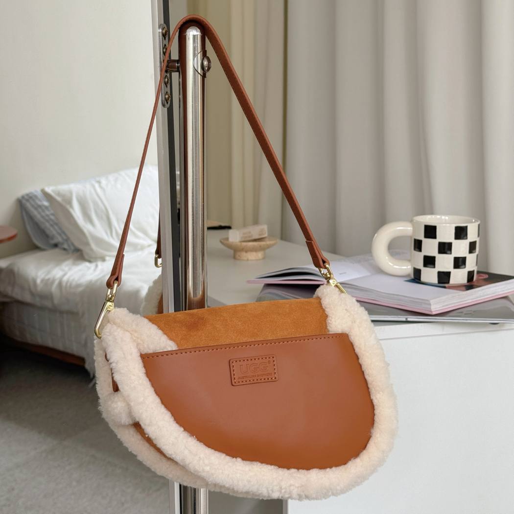 AUSTRALIAN SHEPHERD® Fluffy Wool Saddle Shoulder Bag ASA 029