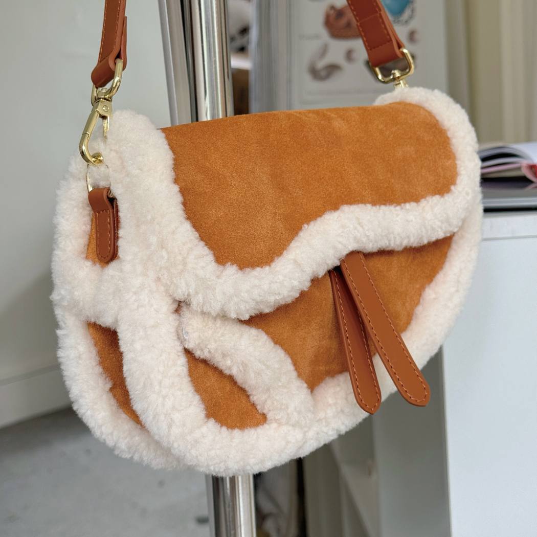 AUSTRALIAN SHEPHERD® Fluffy Wool Saddle Shoulder Bag ASA 029