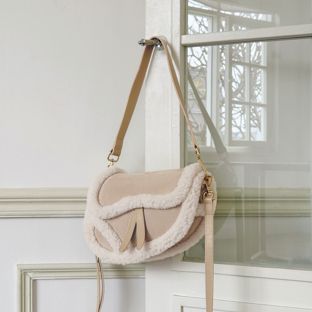 AUSTRALIAN SHEPHERD® Fluffy Wool Saddle Shoulder Bag ASA 029