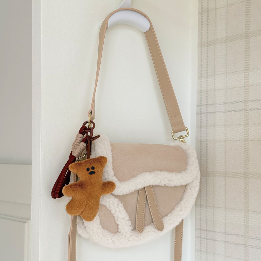 AUSTRALIAN SHEPHERD® Fluffy Wool Saddle Shoulder Bag ASA 029