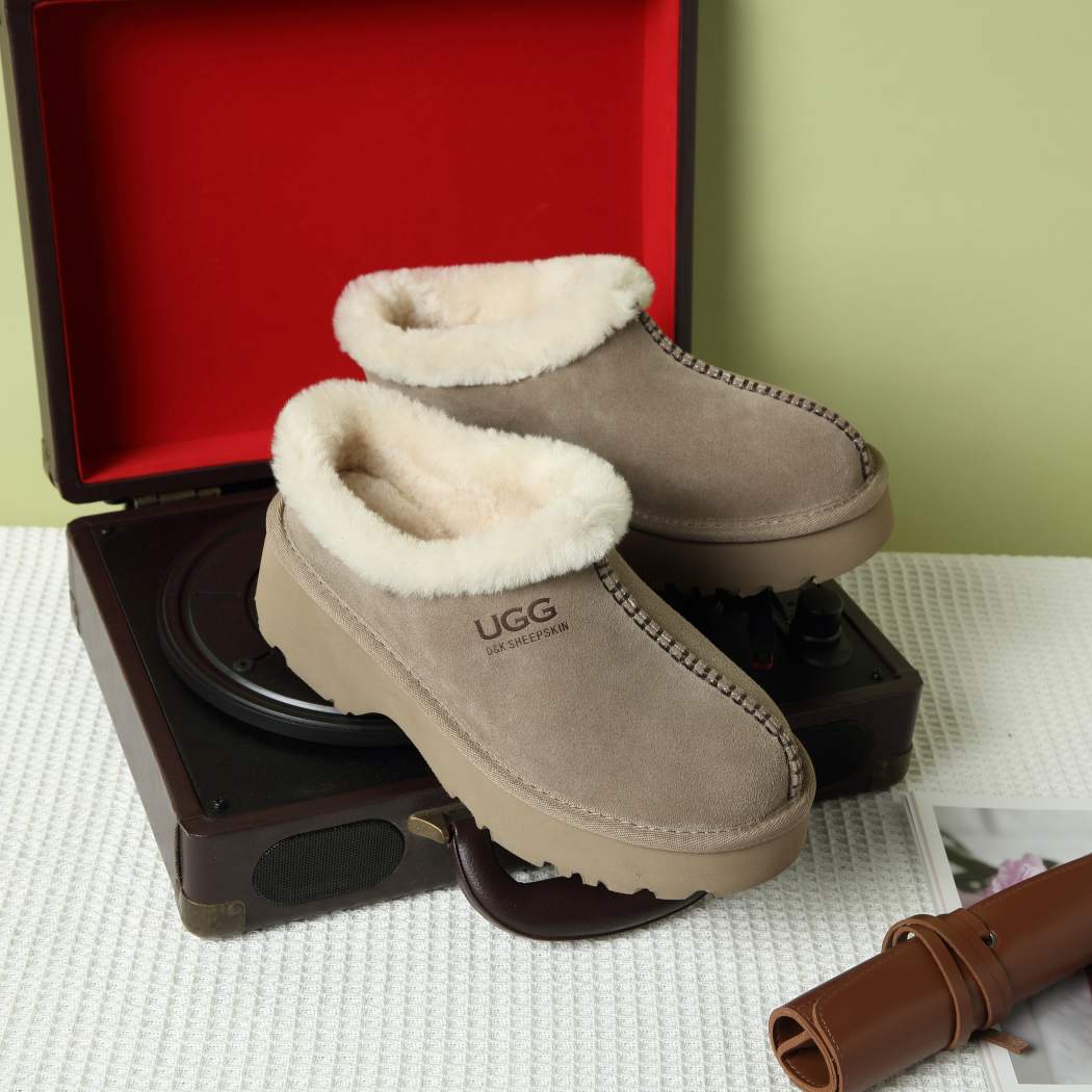 DK UGG Cozy Clogs 146