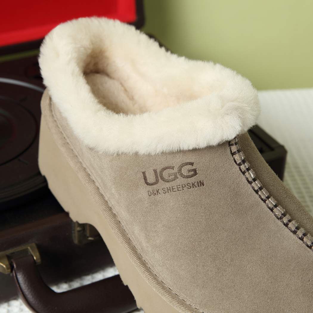 DK UGG Cozy Clogs 146