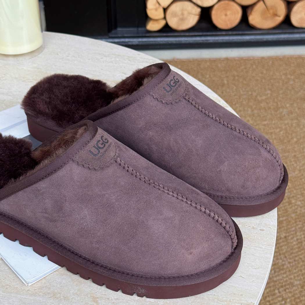 Front view of AUSTRALIAN SHEPHERD® UGG Men Sheepskin Wool Scuff Slippers Braven AS 2141 in Chocolate with plush Australian sheepskin wool lining.