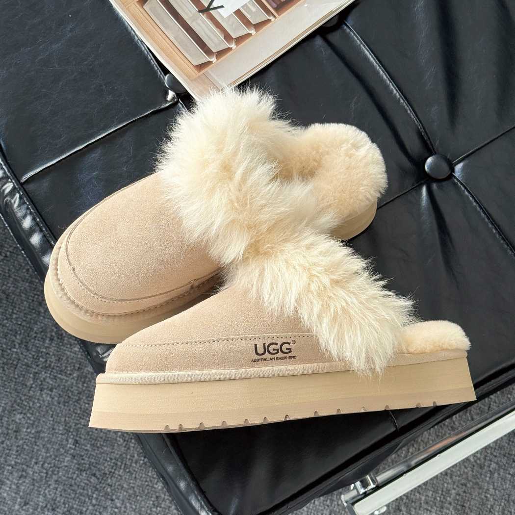 Side view of AUSTRALIAN SHEPHERD® UGG Slippers Sheepskin Wool Platform Moress AS 2130 in Sand featuring plush sheepskin wool and a comfortable platform design.