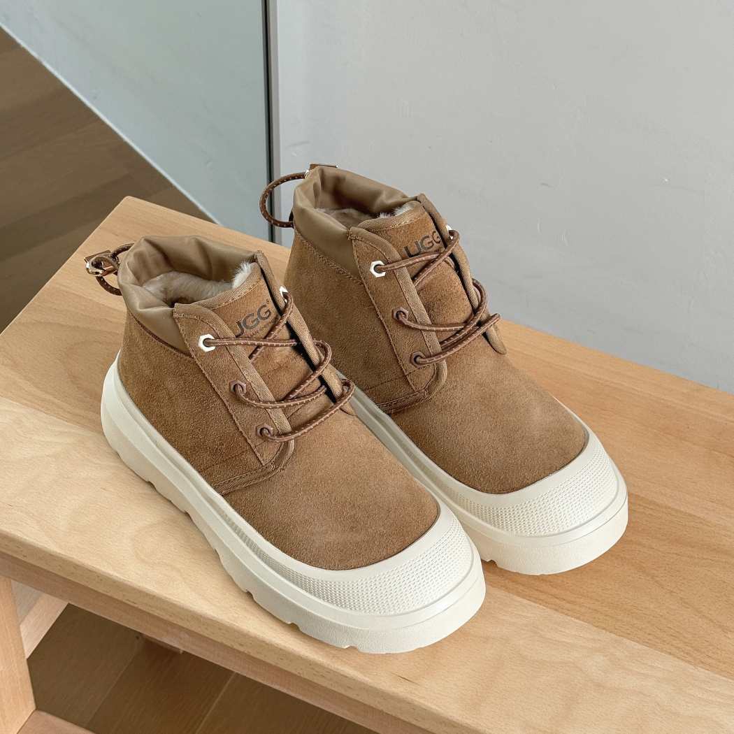 Pair display of Bravin men's sheepskin wool drawstring lace-up boots AS 3163M