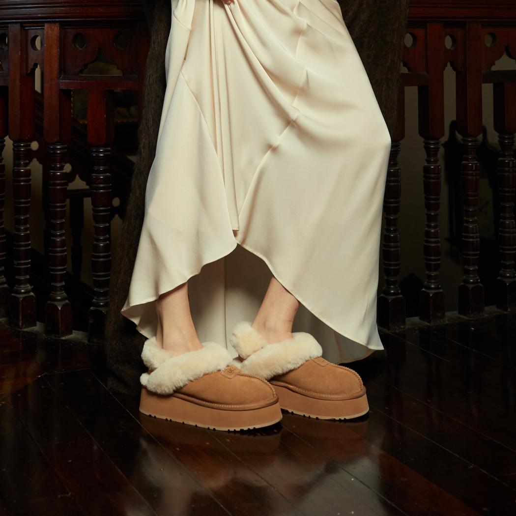 OZWEAR UGG COQUETTE PLATFORM SLIPPER (ELASTIC LOGO & WOOL STRAP ) OB 114PD