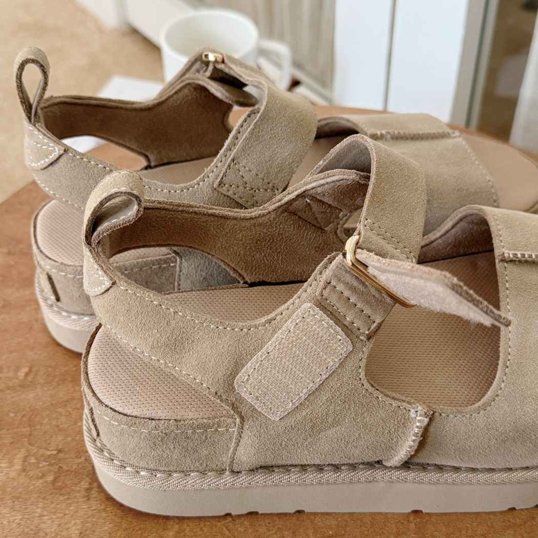 Rear slingback detail of Terral cow suede platform sandals AS 7036 in Sand