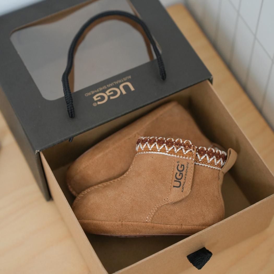 AUSTRALIAN SHEPHERD® Kids UGG Boots Barney Gift Set AS 3087K