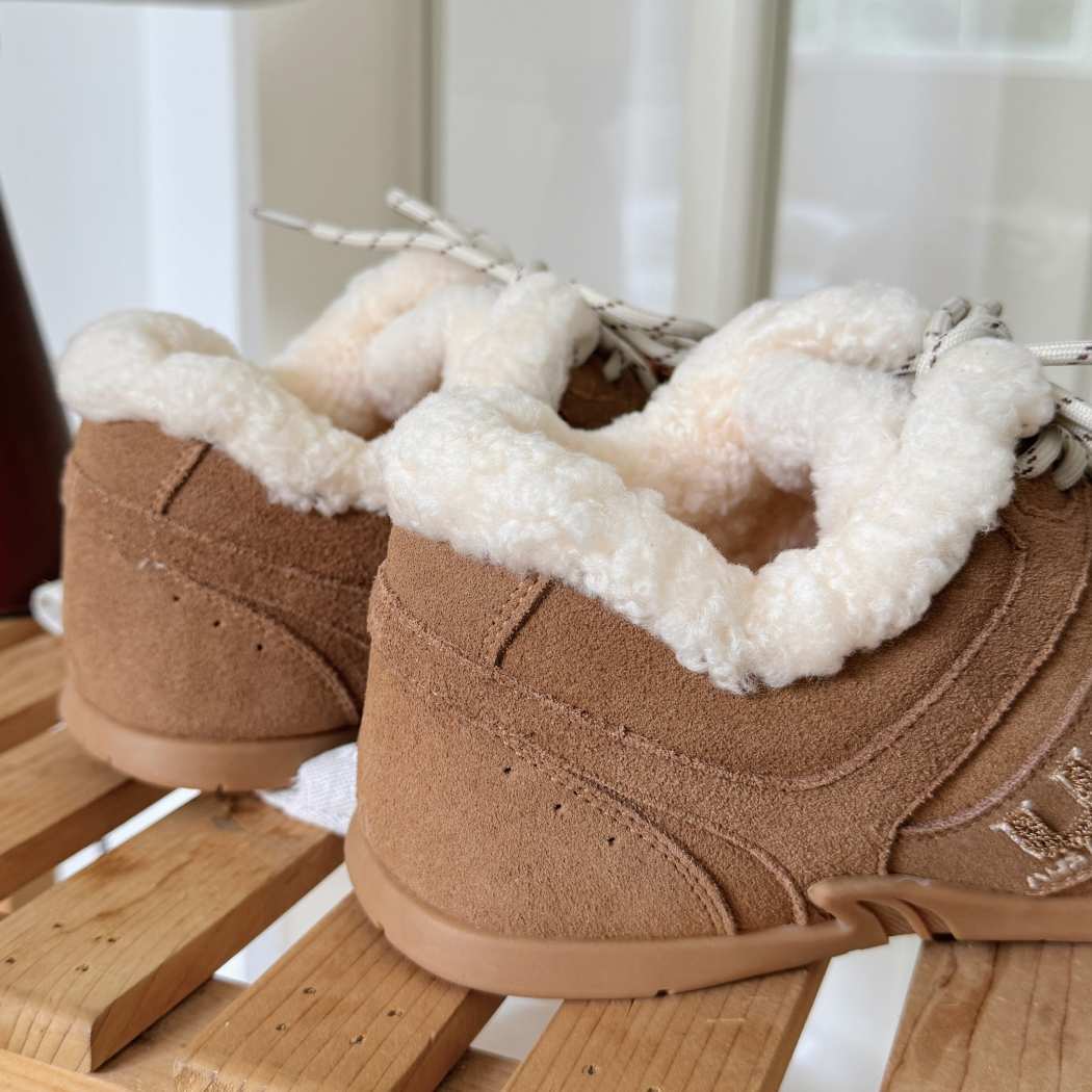 AUSTRALIAN SHEPHERD® UGG Women's Sheepskin Wool Sneakers AS 5033