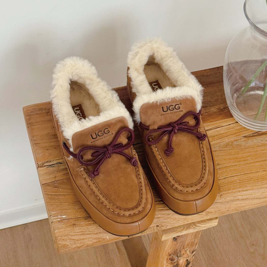 AUSTRALIAN SHEPHERD® Women Leather Sheepskin Wool Moccasin Slippers AS 7050