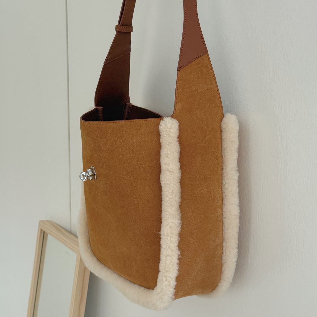 AUSTRALIAN SHEPHERD® Women Fluffy Wool Over Shoulder Bag Dona ASA 038