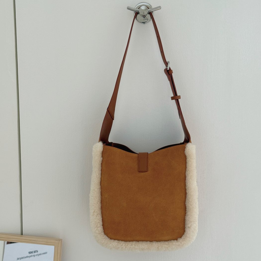 AUSTRALIAN SHEPHERD® Women Fluffy Wool Over Shoulder Bag Dona ASA 038