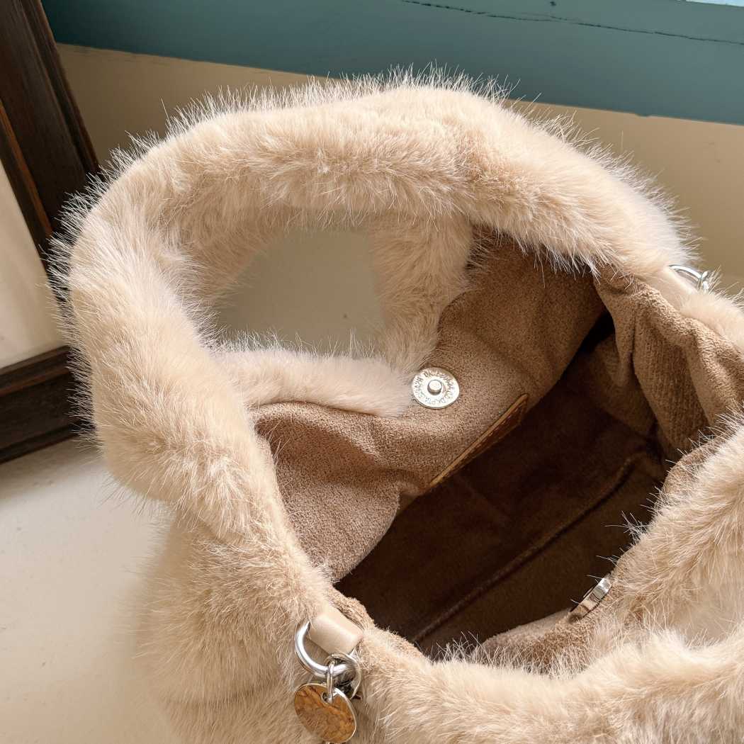 AUSTRALIAN SHEPHERD® Women’s Fluffy Chain Shoulder Handbag ASA 044