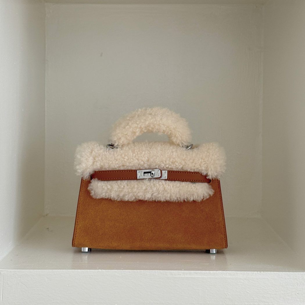 AUSTRALIAN SHEPHERD® Women’s Fluffy Wool Over-Shoulder Bag Frostie ASA 055