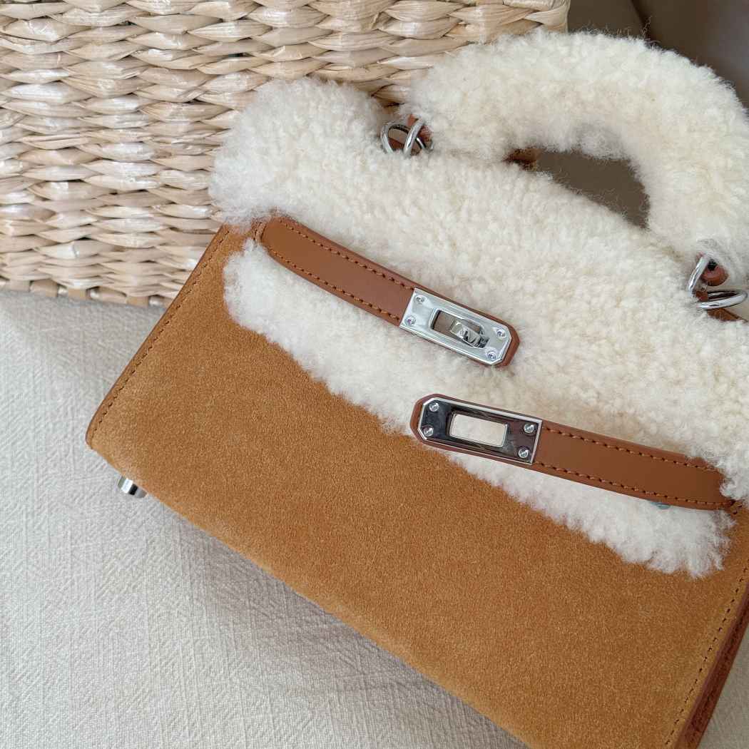 AUSTRALIAN SHEPHERD® Women’s Fluffy Wool Over-Shoulder Bag Frostie ASA 055