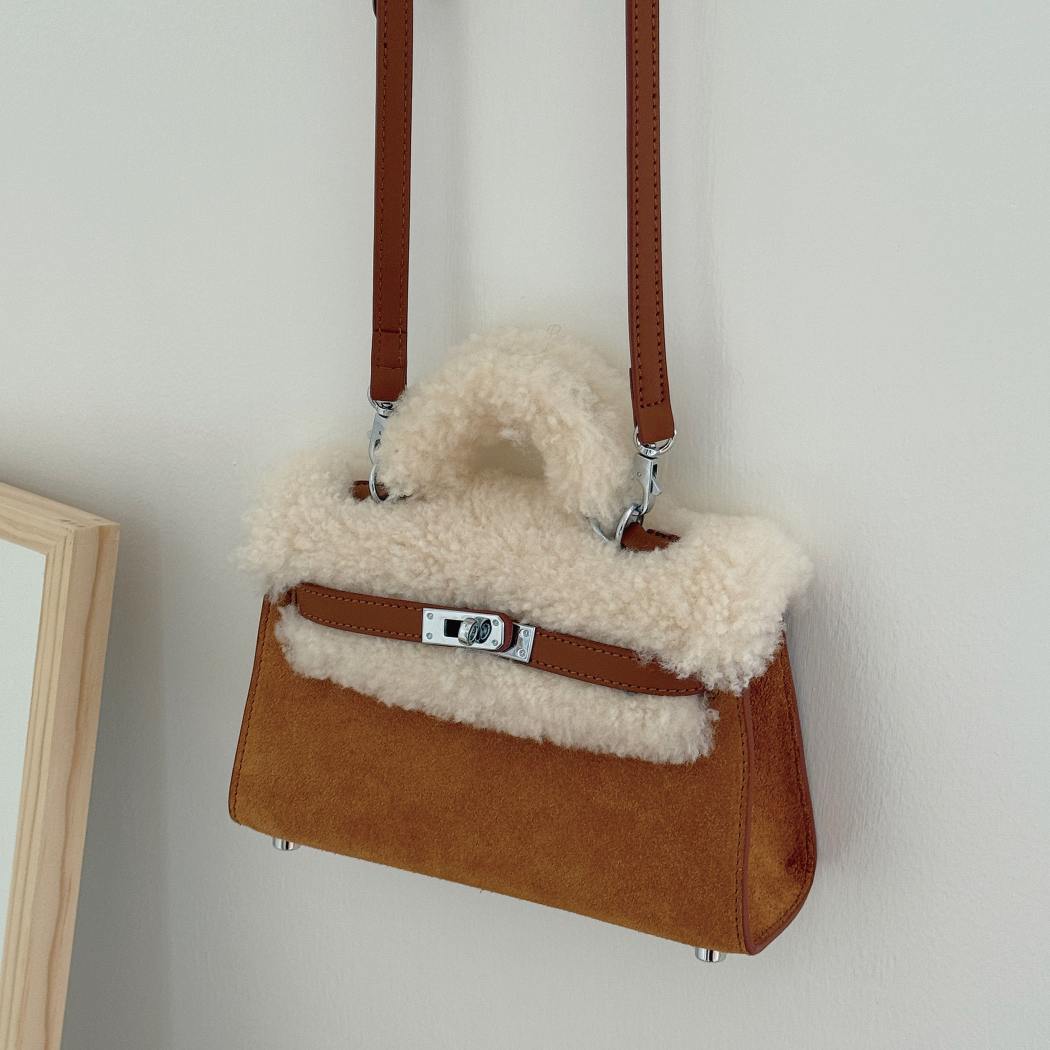 AUSTRALIAN SHEPHERD® Women’s Fluffy Wool Over-Shoulder Bag Frostie ASA 055