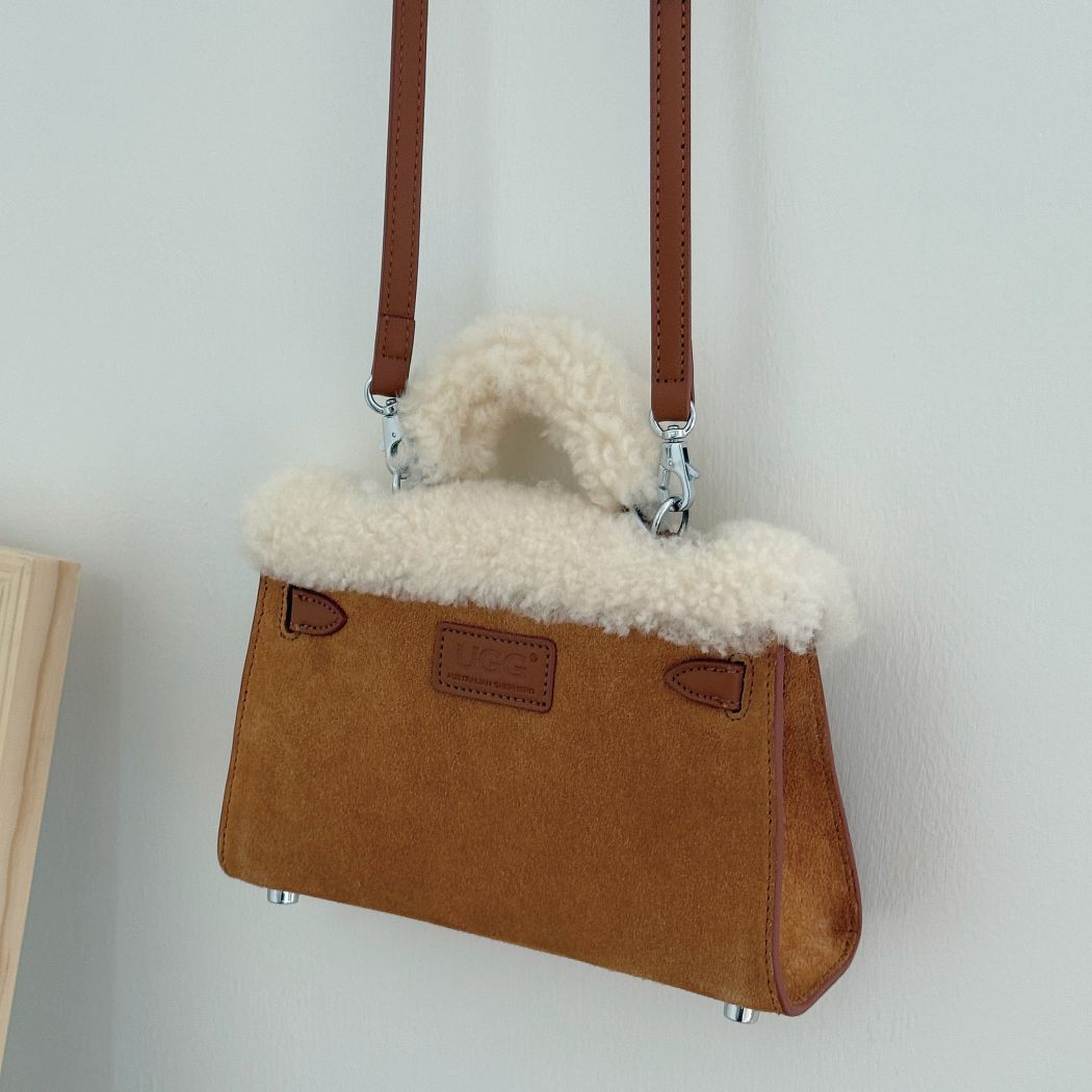 AUSTRALIAN SHEPHERD® Women’s Fluffy Wool Over-Shoulder Bag Frostie ASA 055