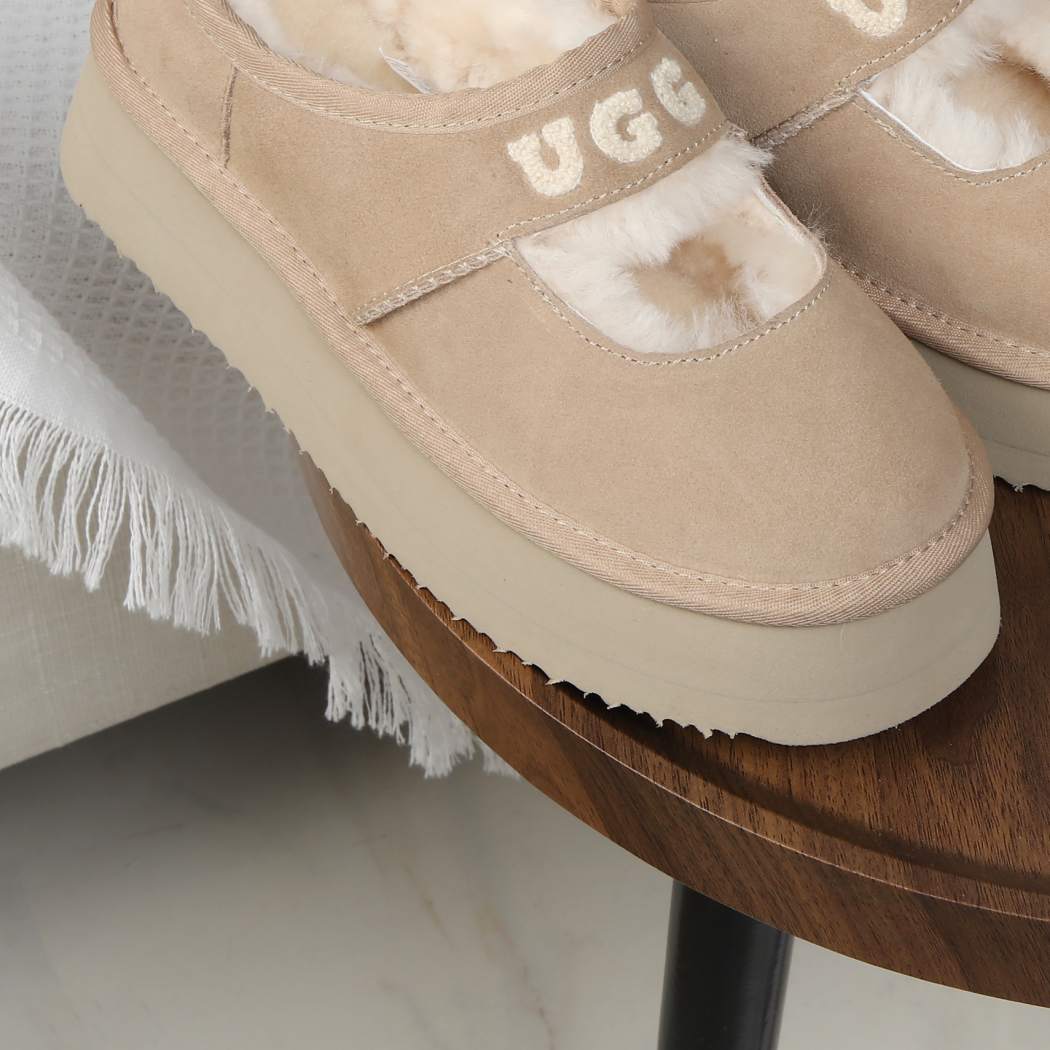DK UGG Dina Mary Jane Logo Platform 240