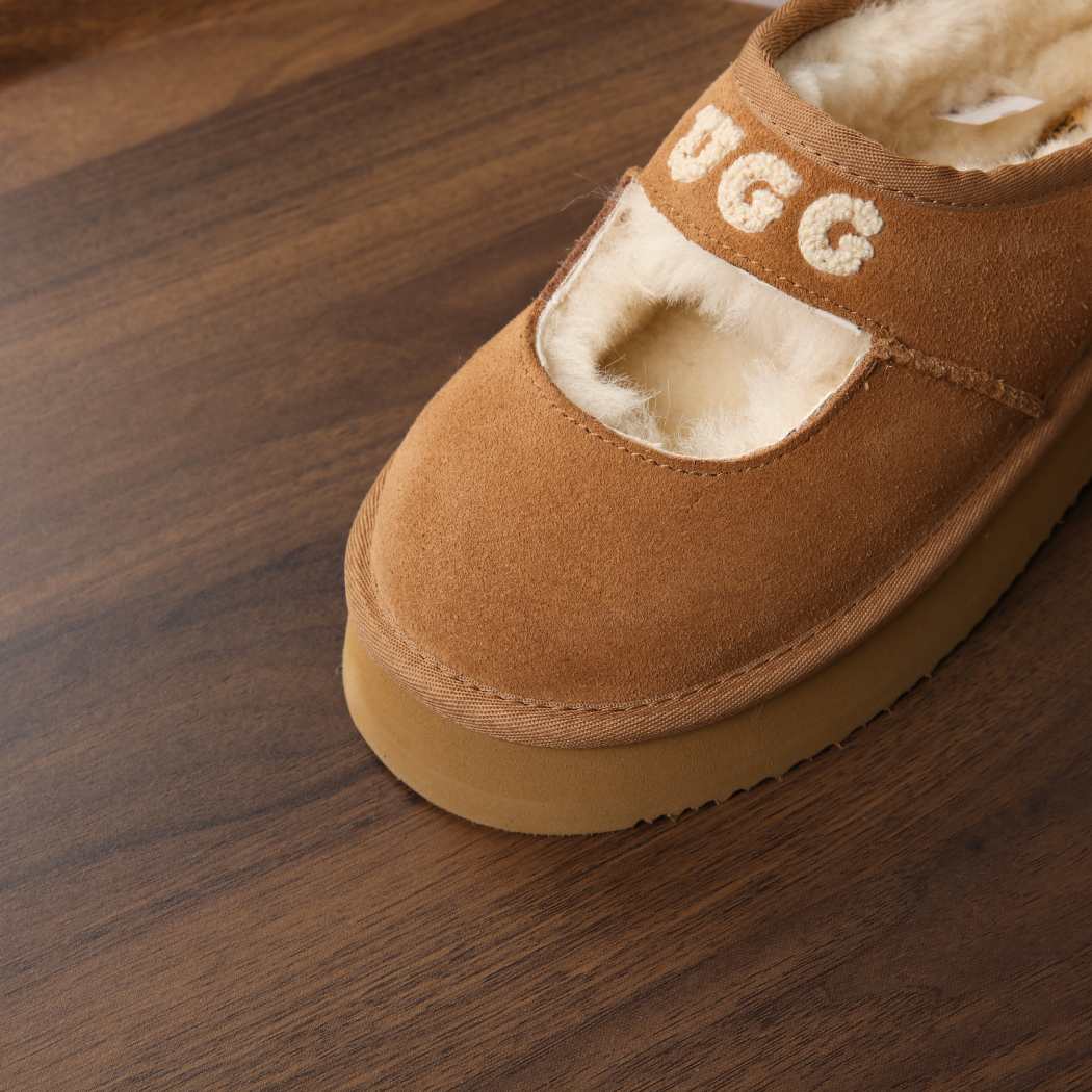 DK UGG Dina Mary Jane Logo Platform 240