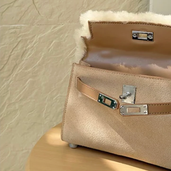 AUSTRALIAN SHEPHERD® Women’s Fluffy Wool Over-Shoulder Bag Frostie ASA 055