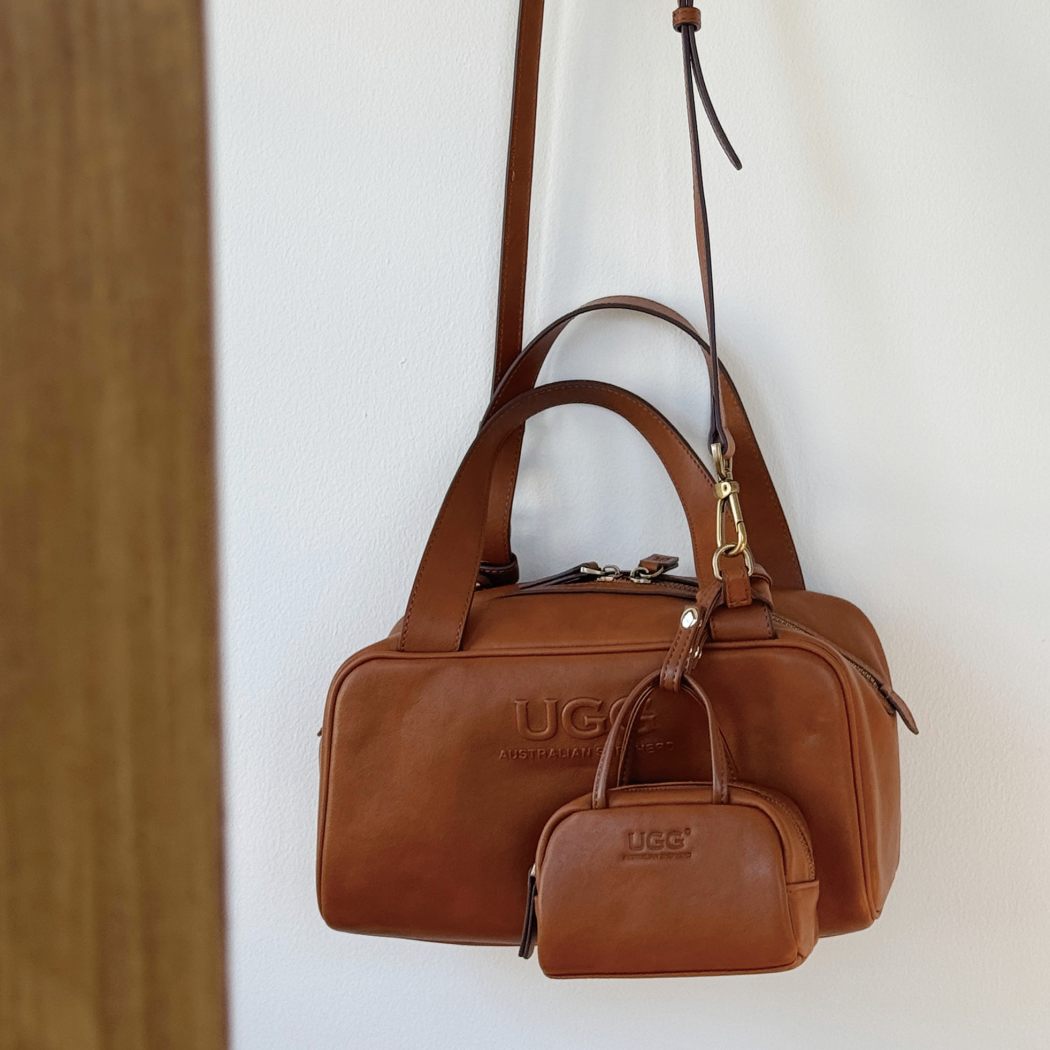 AUSTRALIAN SHEPHERD® Dunelight Leather Barrel Crossbody Bag ASA 065 in Chestnut featuring premium genuine leather, dual handles, and a detachable shoulder strap.