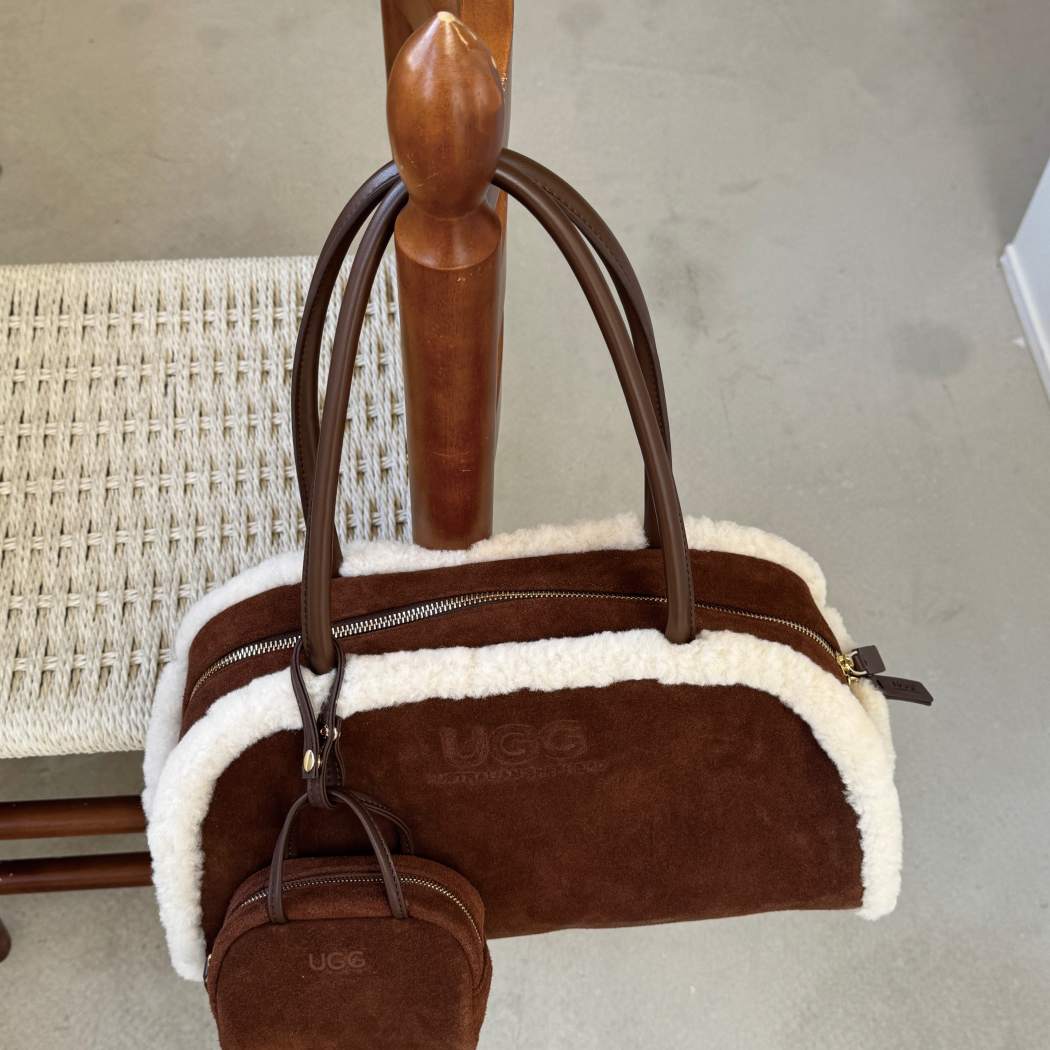 Rear view of AUSTRALIAN SHEPHERD® Snowbelle Wool & Leather Barrel Handbag ASA 064 with premium leather finish and wool trim.