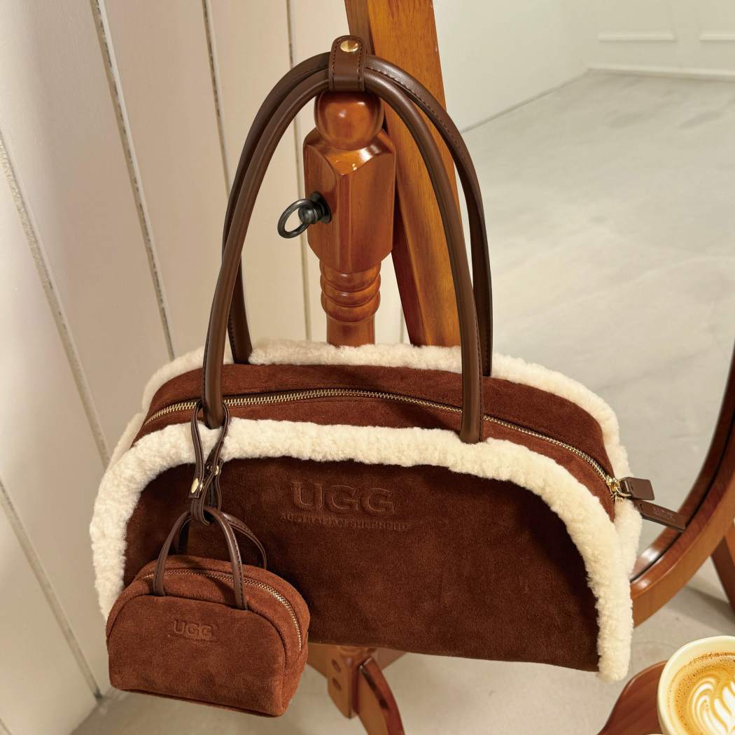 Model reference image of AUSTRALIAN SHEPHERD® Snowbelle Wool & Leather Barrel Handbag ASA 064 showing carrying style and proportions.