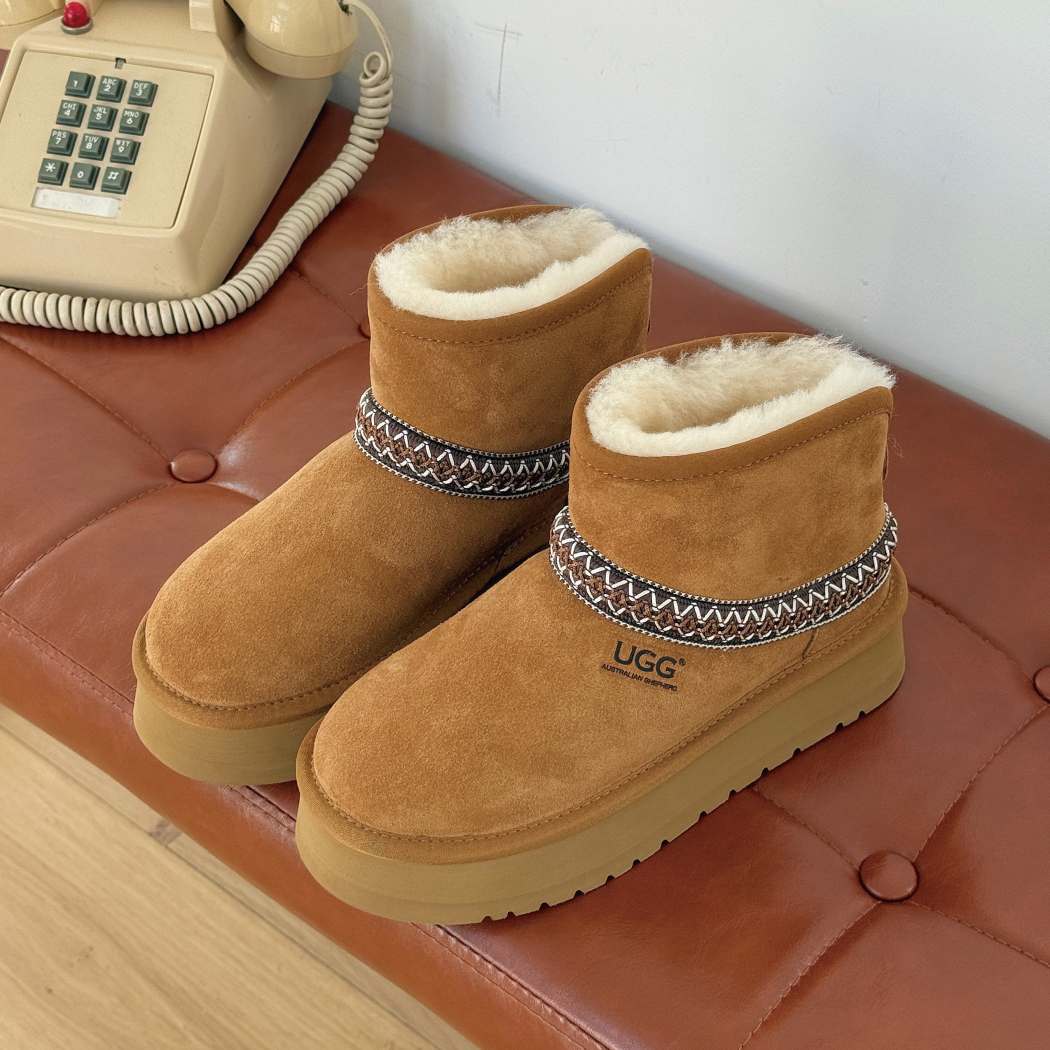 Pair of AUSTRALIAN SHEPHERD® UGG Boots Knitted Platform Ankle Boots Fayle AS 3146 in Chestnut featuring premium suede, cosy sheepskin wool, and a lightweight platform EVA sole.