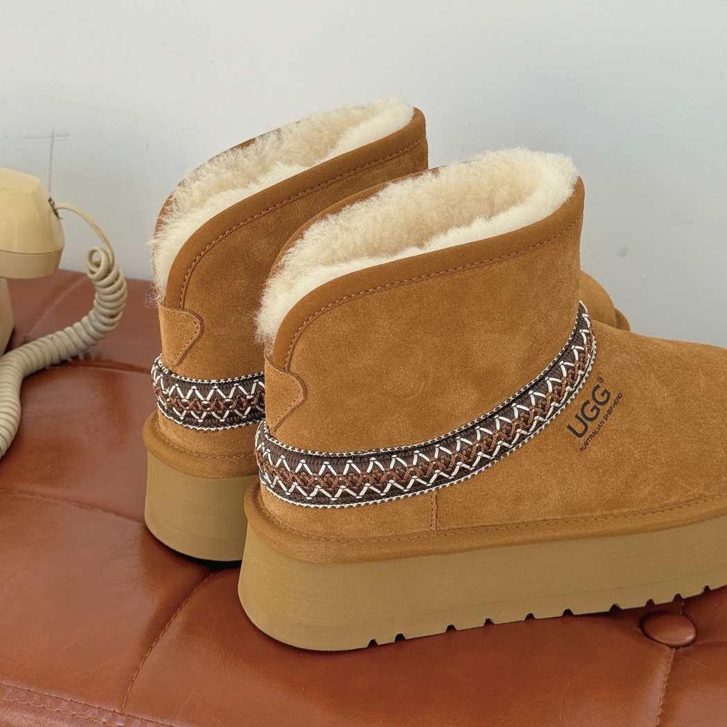 Rear angled view of AUSTRALIAN SHEPHERD® UGG Boots Knitted Platform Ankle Boots Fayle AS 3146 featuring the chunky platform sole and knitted ankle detail.