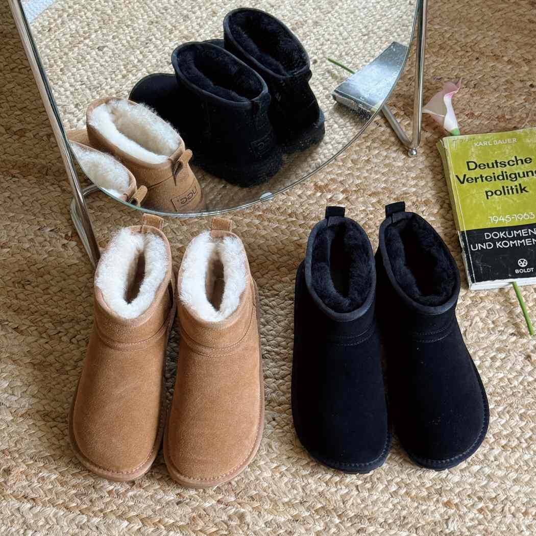 Side view of AUSTRALIAN SHEPHERD® UGG Boots Sheepskin Wool Ankle Chorin AS 3093 in Black featuring a lightweight EVA outsole and warm sheepskin wool lining.