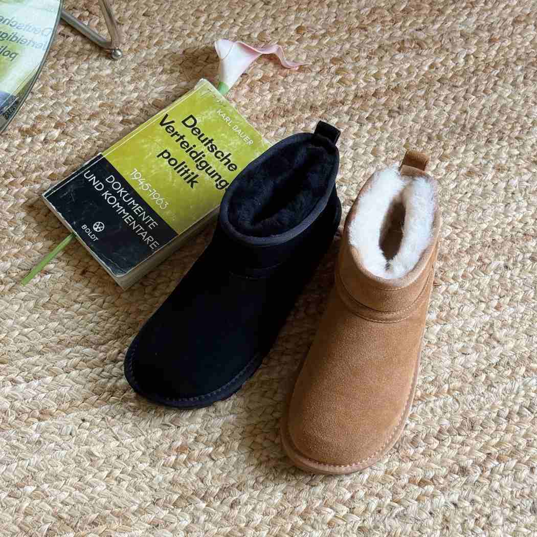 Display of AUSTRALIAN SHEPHERD® UGG Boots Sheepskin Wool Ankle Chorin AS 3093 highlighting premium Australian sheepskin wool lining and durable suede construction.