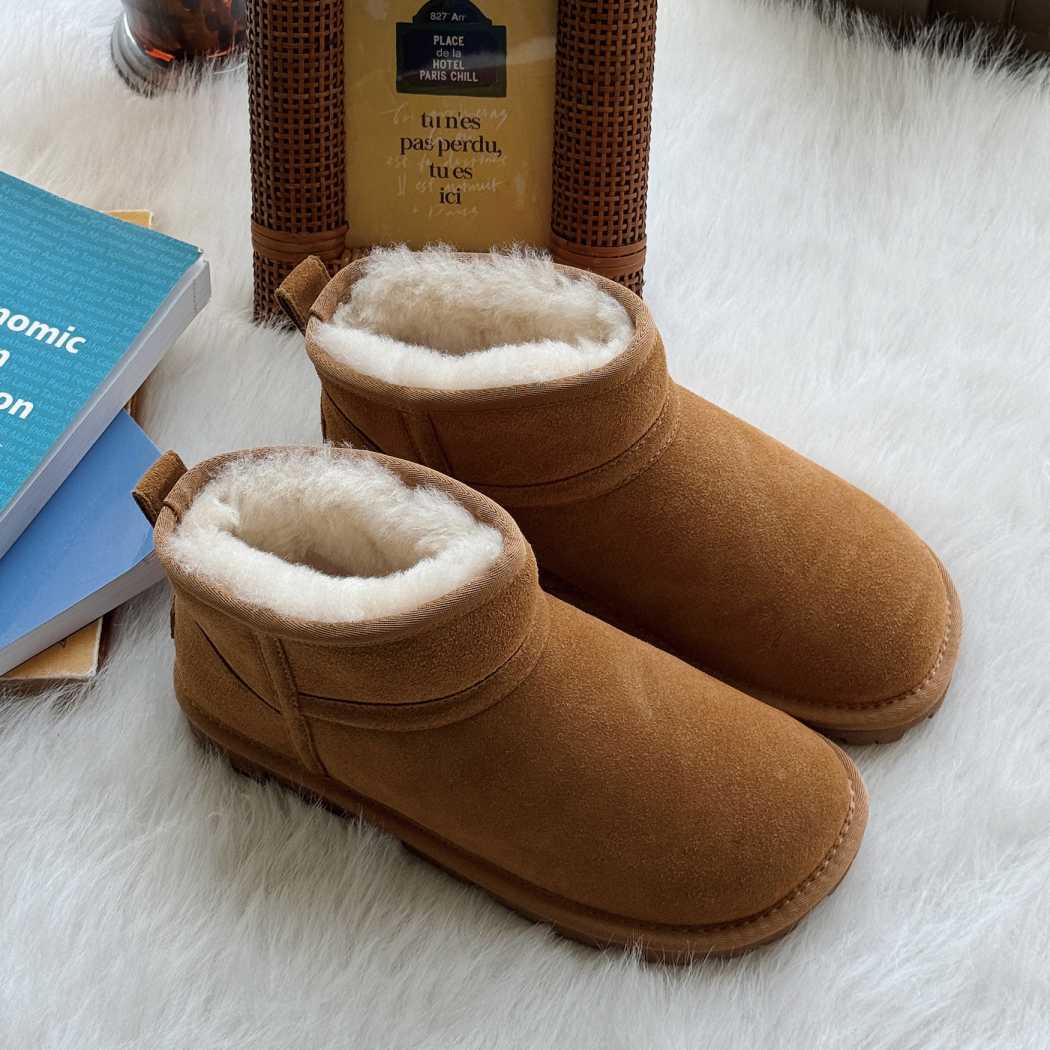 Front view of AUSTRALIAN SHEPHERD® UGG Boots Sheepskin Wool Ankle Chorin AS 3093 in Chestnut with a classic unisex ankle boot design.