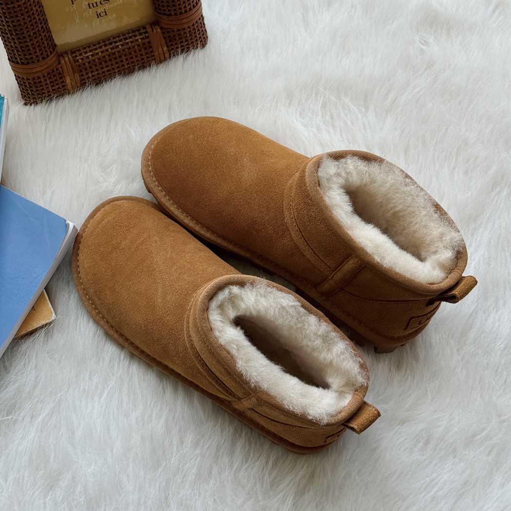 Open view of AUSTRALIAN SHEPHERD® UGG Boots Sheepskin Wool Ankle Chorin AS 3093 showcasing the soft sheepskin wool interior and premium suede upper.