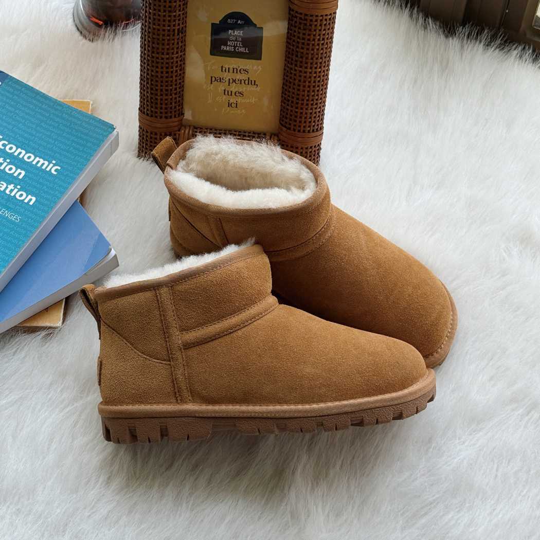 Side profile of AUSTRALIAN SHEPHERD® UGG Boots Sheepskin Wool Ankle Chorin AS 3093 in Chestnut featuring a lightweight EVA outsole, premium cow suede, and warm Australian sheepskin wool lining.