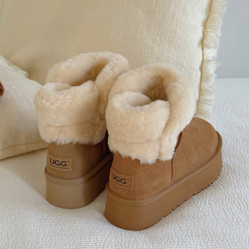 Rear view of AUSTRALIAN SHEPHERD® UGG Boots Sheepskin Wool Ankle Platform Oatha AS 3150 highlighting the plush shearling collar and platform heel.