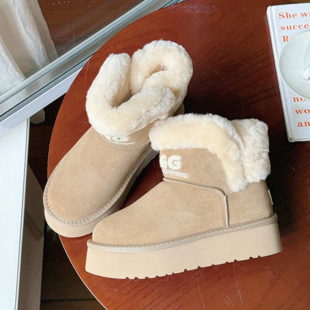 Side profile of AUSTRALIAN SHEPHERD® UGG Boots Sheepskin Wool Ankle Platform Oatha AS 3150 with plush shearling trim and durable EVA platform sole.