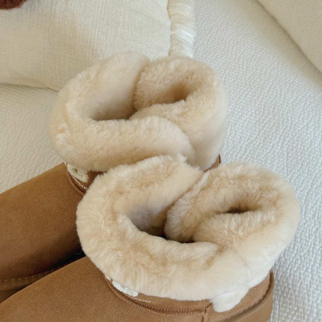 Top view of AUSTRALIAN SHEPHERD® UGG Boots Sheepskin Wool Ankle Platform Oatha AS 3150 showcasing the soft Australian sheepskin wool lining and cosy shearling collar.