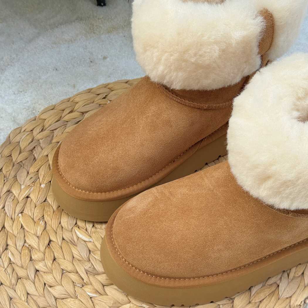 Side view of AUSTRALIAN SHEPHERD® UGG Boots Sheepskin Wool Mini Platform Eleny AS 3154 highlighting the lightweight platform sole and warm sheepskin wool collar.
