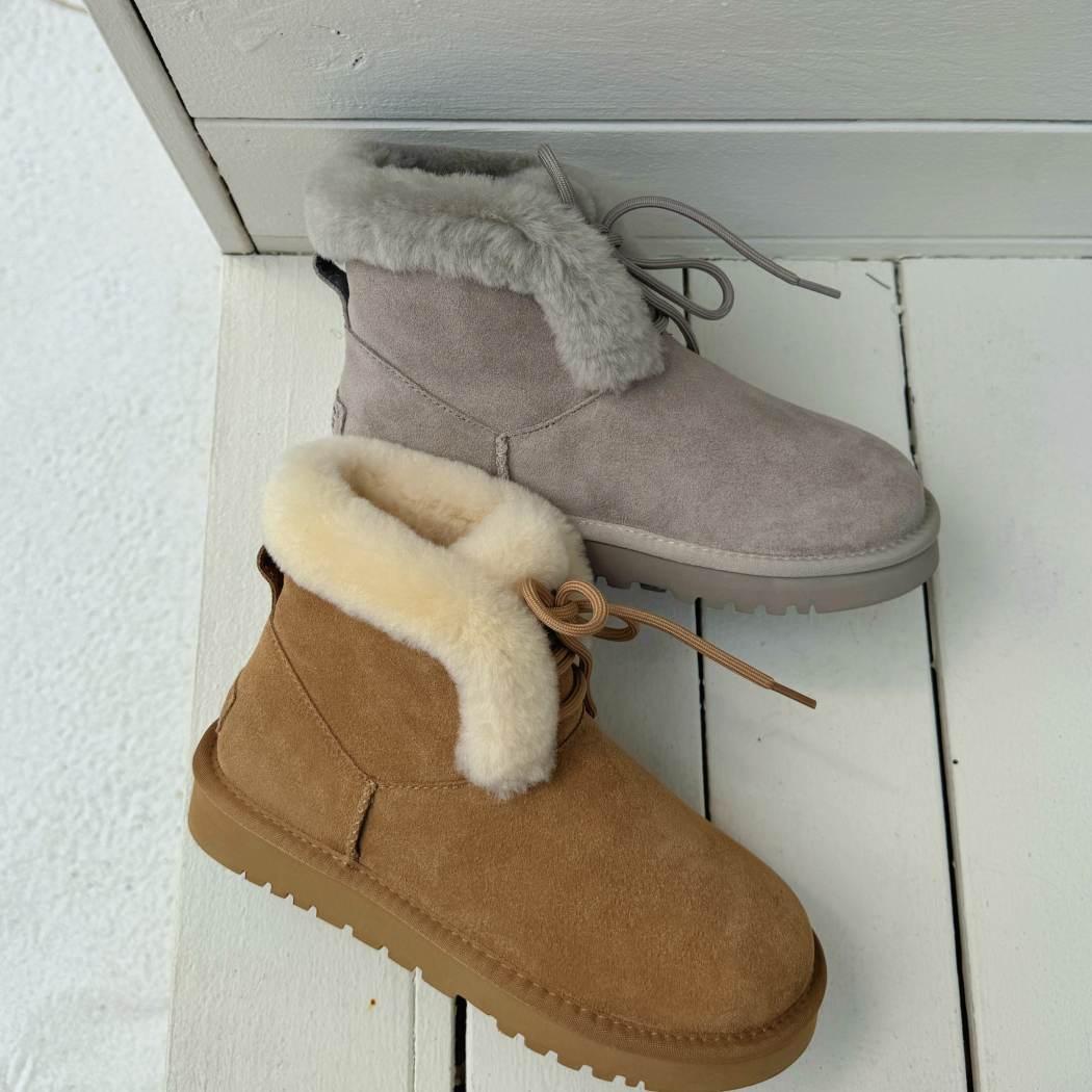 Pair of AUSTRALIAN SHEPHERD® UGG Boots Women Sheepskin Wool Lace Up Dreva AS 3120 in Chestnut with warm sheepskin wool lining and lace-up design.