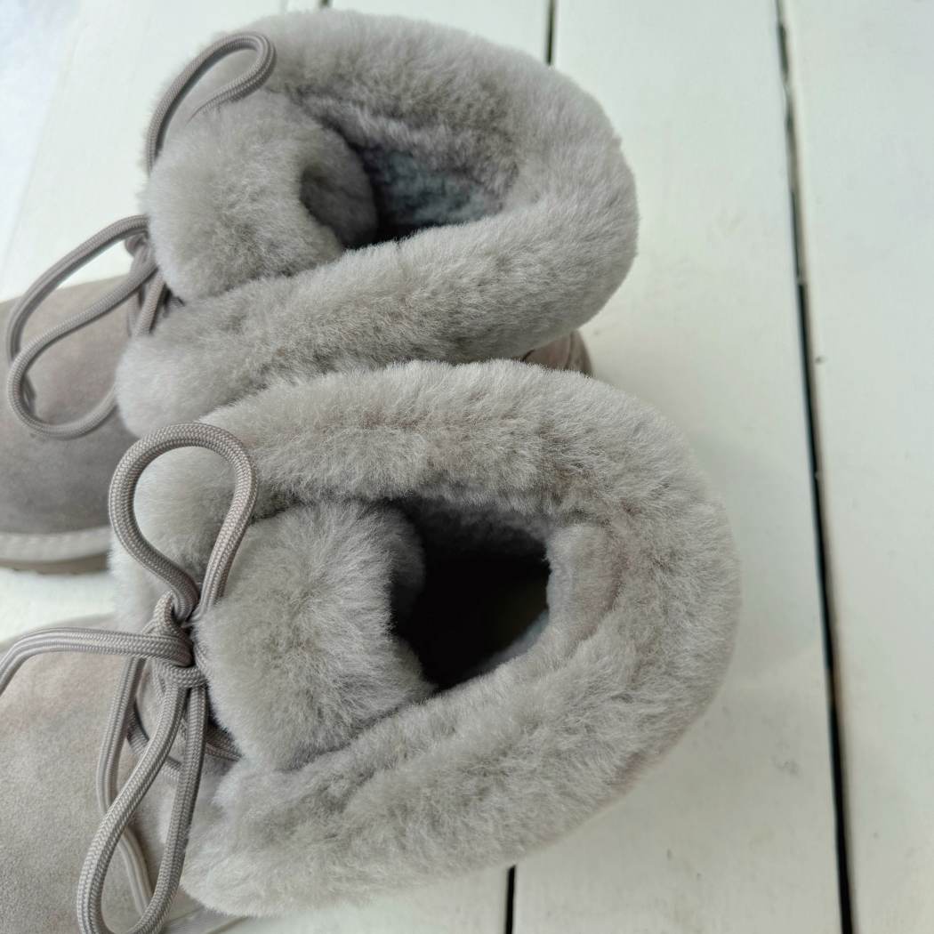 Open cuff view of AUSTRALIAN SHEPHERD® UGG Boots Women Sheepskin Wool Lace Up Dreva AS 3120 in Pebble Grey with luxurious sheepskin wool lining.