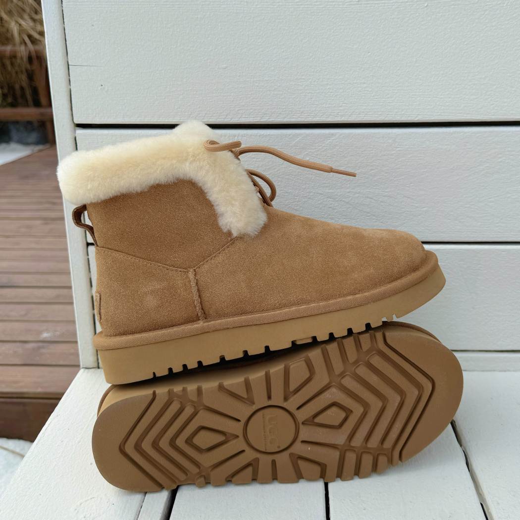 Close-up of AUSTRALIAN SHEPHERD® UGG Boots Women Sheepskin Wool Lace Up Dreva AS 3120 highlighting the plush Australian sheepskin wool lining.