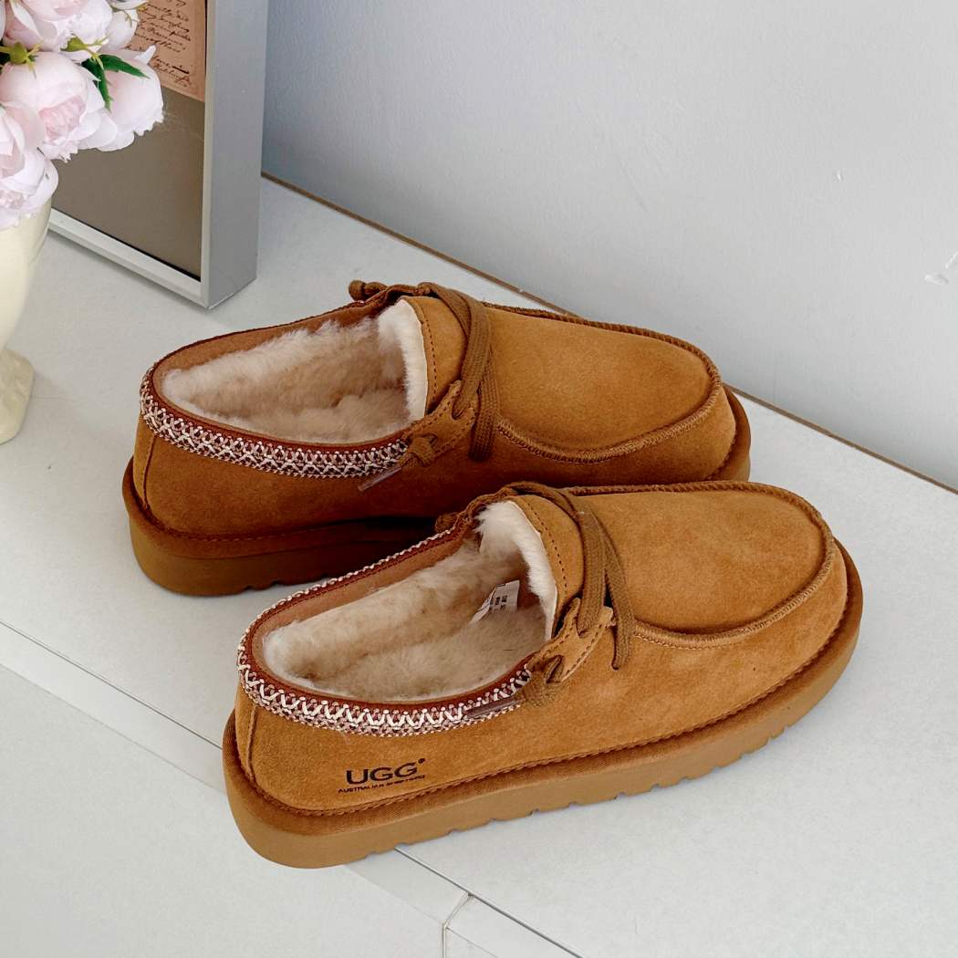 Pair of AUSTRALIAN SHEPHERD UGG Marek Sheepskin Wool Lace-Up Slippers AS 7055 in Chestnut with premium Australian sheepskin lining.