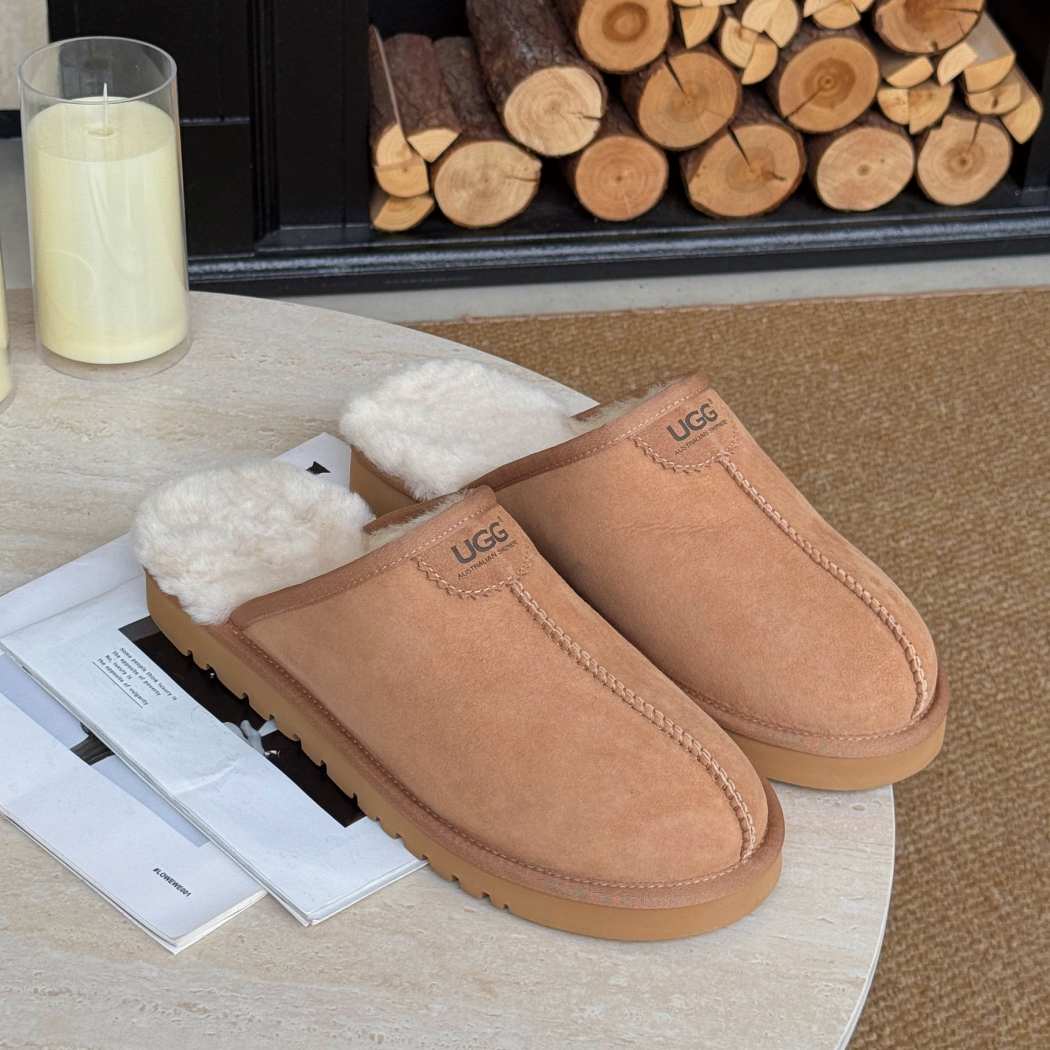 Top view of AUSTRALIAN SHEPHERD® UGG Men Sheepskin Wool Scuff Slippers Braven AS 2141 in Chestnut with plush Australian sheepskin wool.