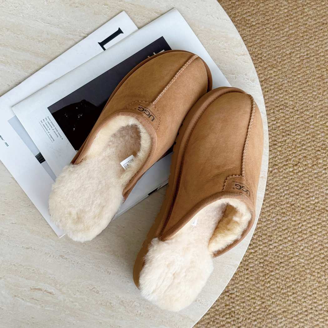 Interior view of AUSTRALIAN SHEPHERD® UGG Men Sheepskin Wool Scuff Slippers Braven AS 2141 showcasing the premium Australian sheepskin wool lining.