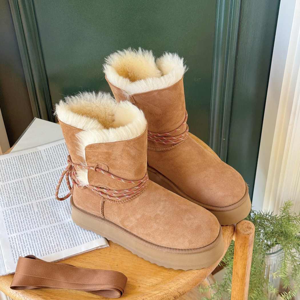 Angled view of AUSTRALIAN SHEPHERD® UGG Platform Boots Carmont AS 3124 in Chestnut showcasing the platform profile and lace-up detailing.