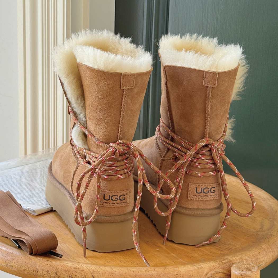 Front view of AUSTRALIAN SHEPHERD® UGG Platform Boots Carmont AS 3124 in Chestnut showcasing the sheepskin wool lining and lace-up design.